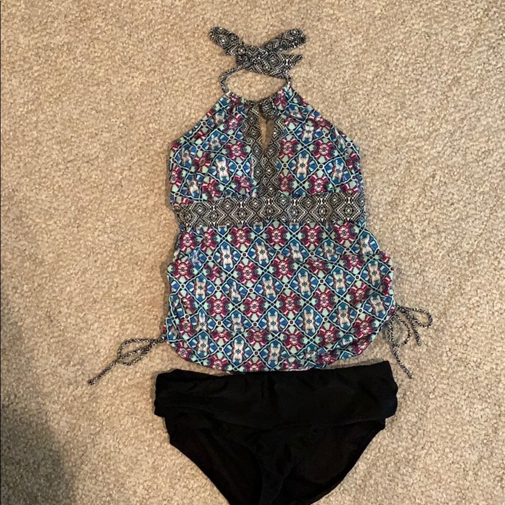 Maternity swimsuit size medium top, small bottoms